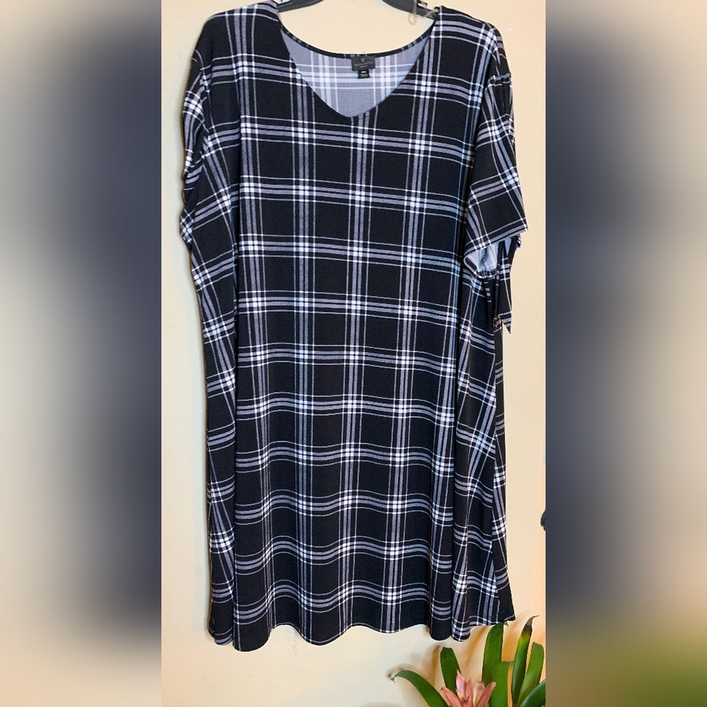 Worthington black and white Tunic